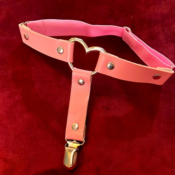 Pink Heart Garter set - Picture 4 of 6